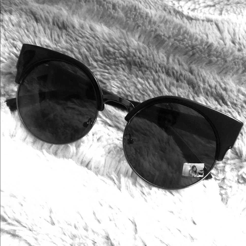 Cat eye sunglasses 🕶